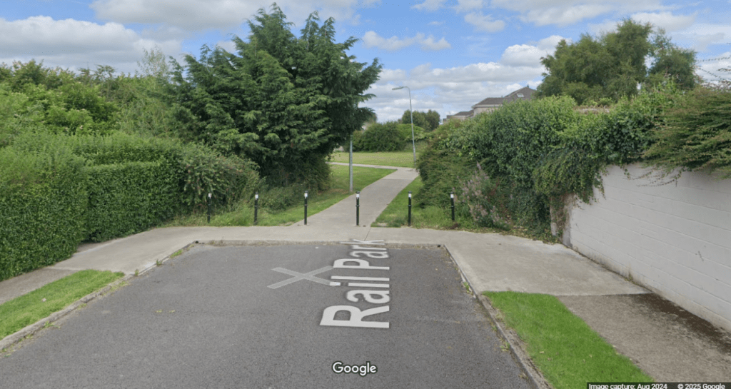 Street View of Railpark estate, Maynooth, where a paved path links the cul-de-sac to neighbouring estates